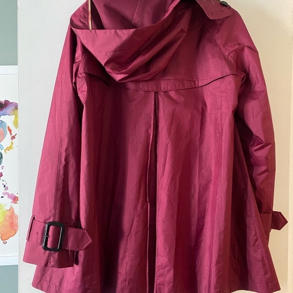 Women’s Burberry Coat with hood and certificate of Authenticity - Picture 5 of 12